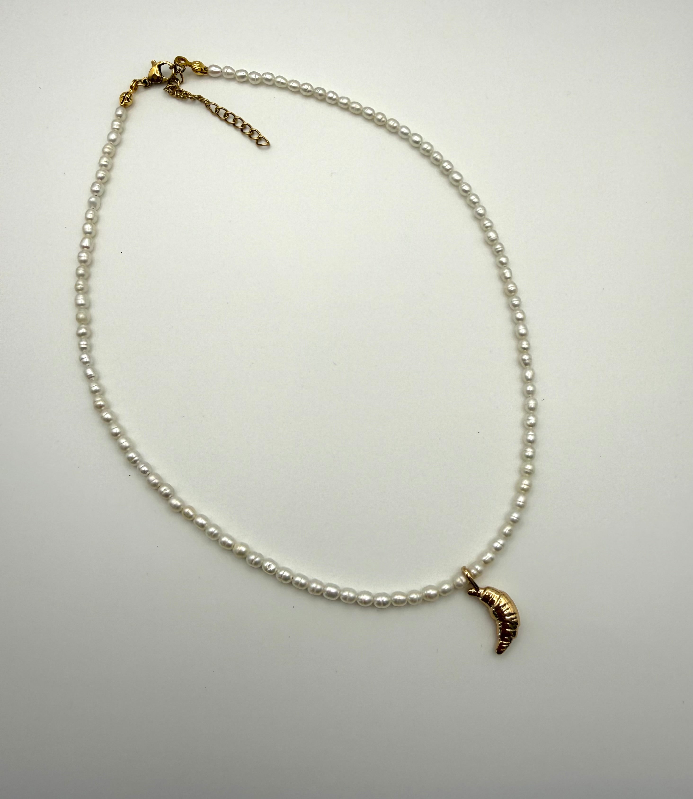 Essence Croissant Choker