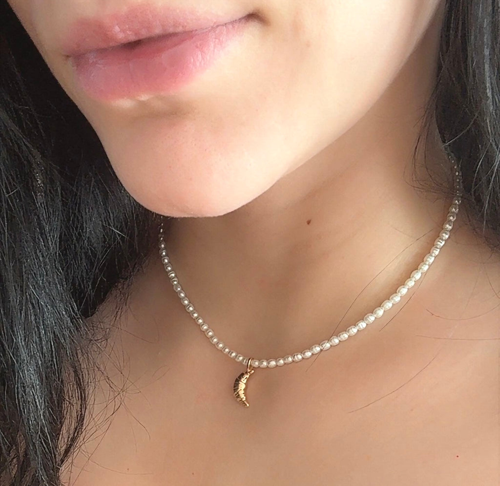 Essence Croissant Choker